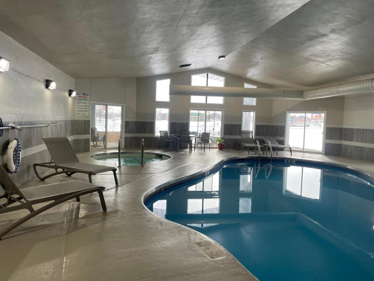 Clarion Pointe Hotel Tomah Exterior foto
