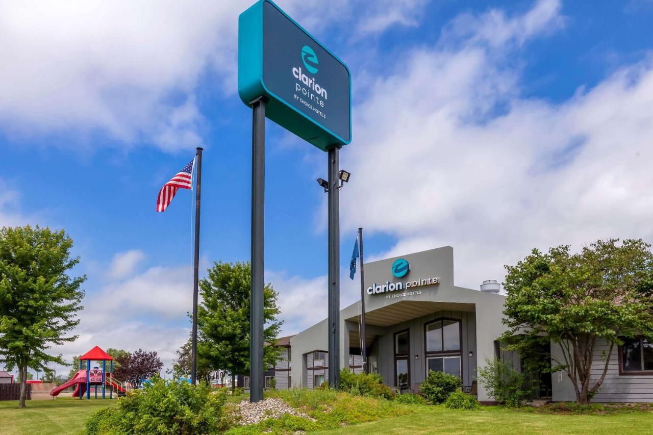 Clarion Pointe Hotel Tomah Exterior foto