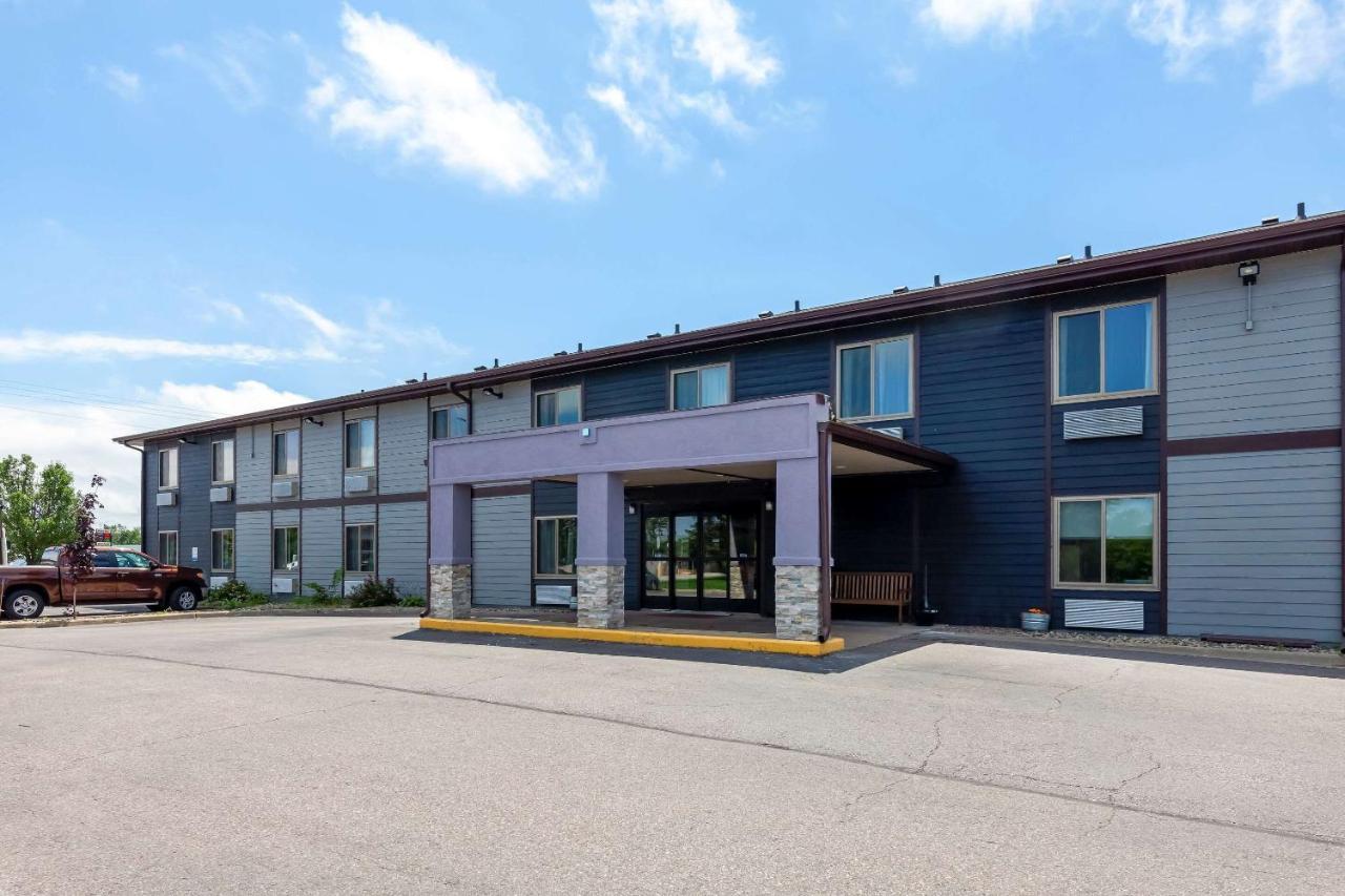 Clarion Pointe Hotel Tomah Exterior foto