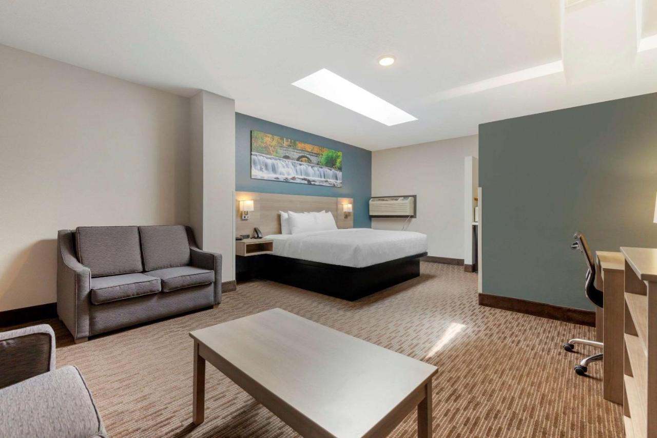 Clarion Pointe Hotel Tomah Exterior foto