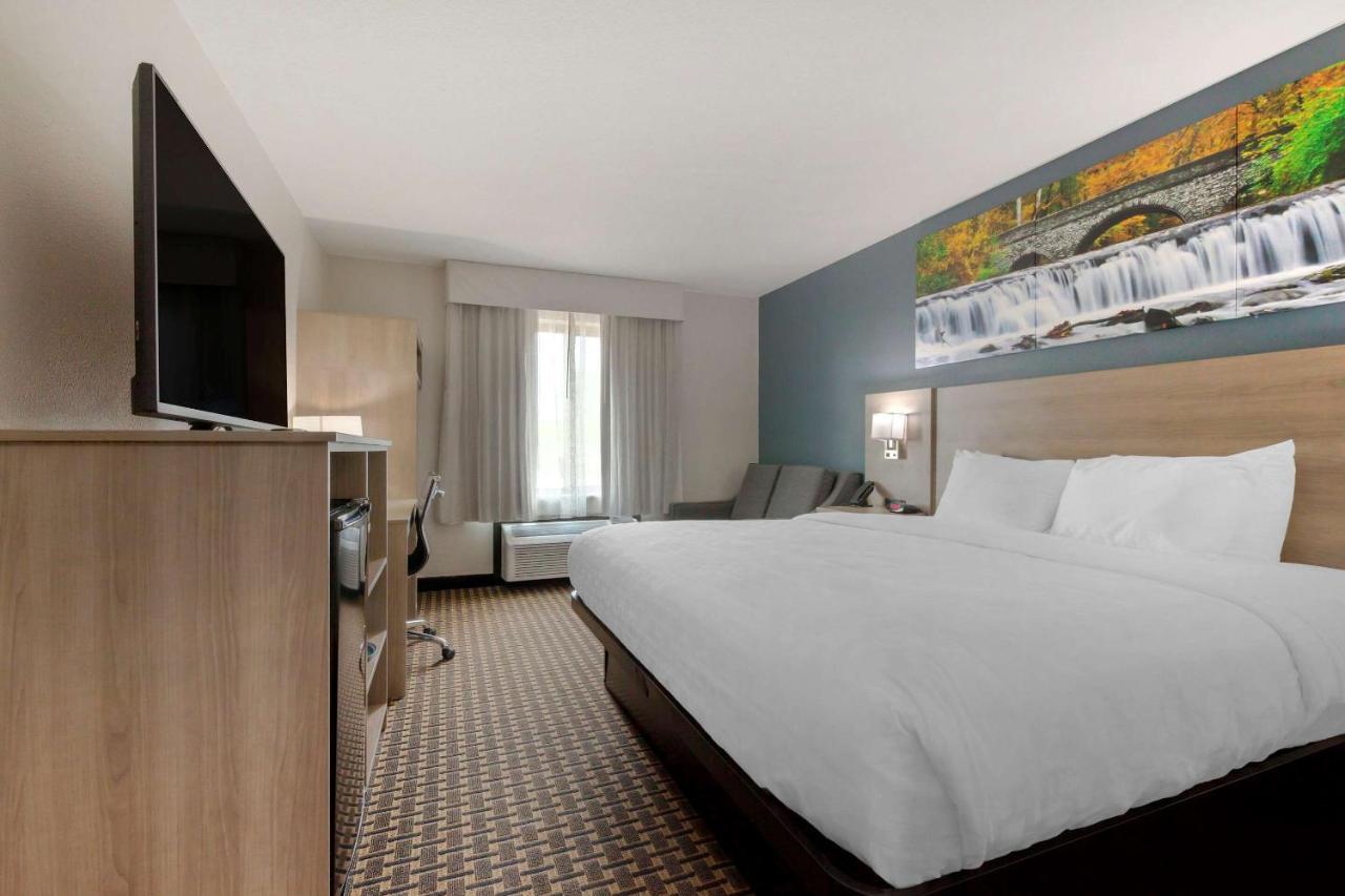 Clarion Pointe Hotel Tomah Exterior foto