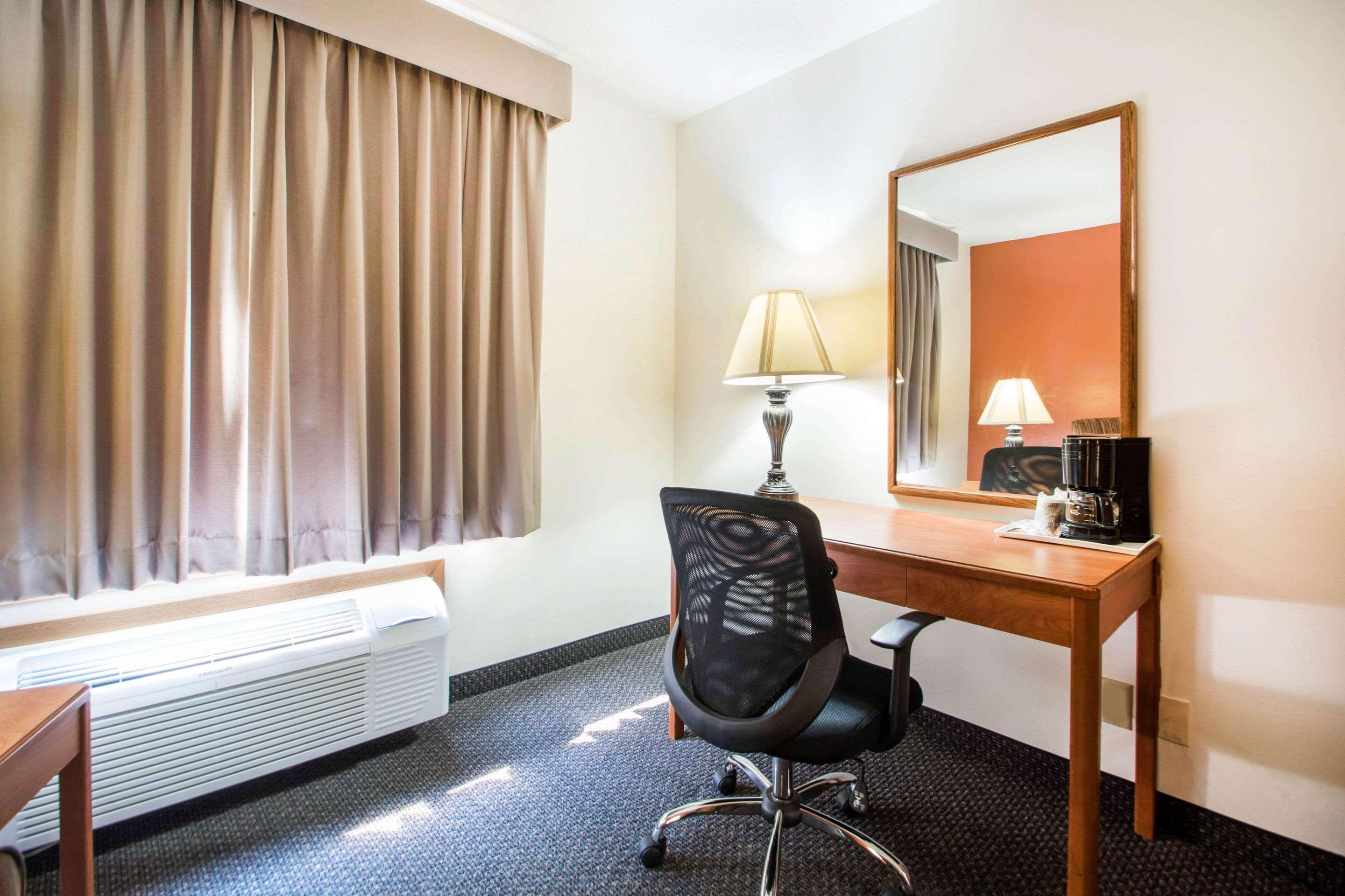 Clarion Pointe Hotel Tomah Exterior foto
