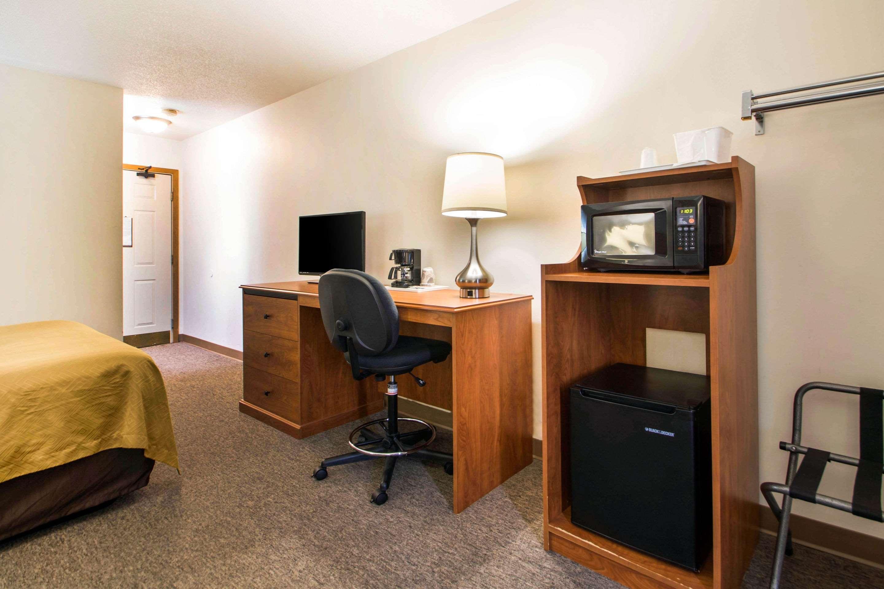 Clarion Pointe Hotel Tomah Exterior foto