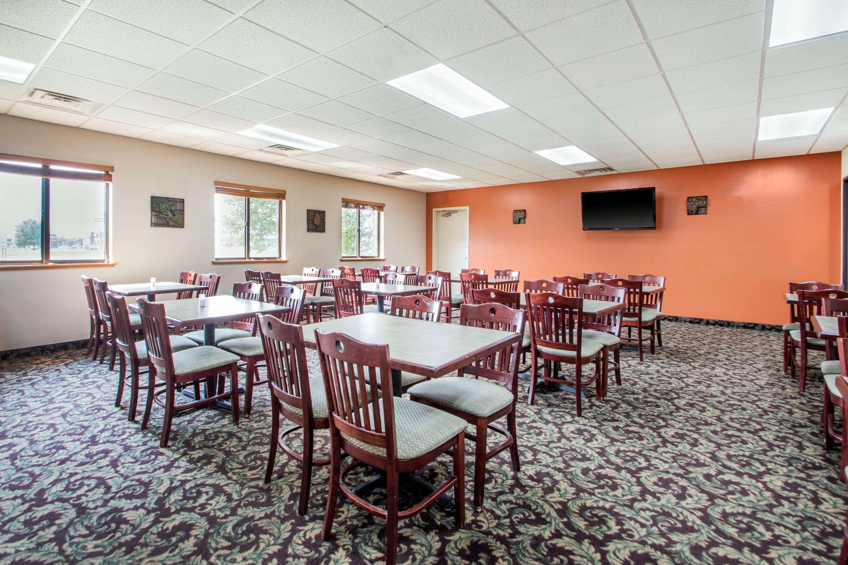 Clarion Pointe Hotel Tomah Exterior foto