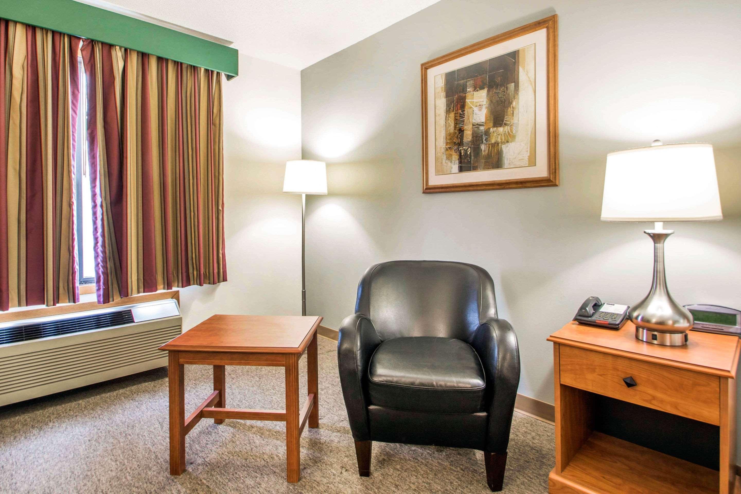 Clarion Pointe Hotel Tomah Exterior foto