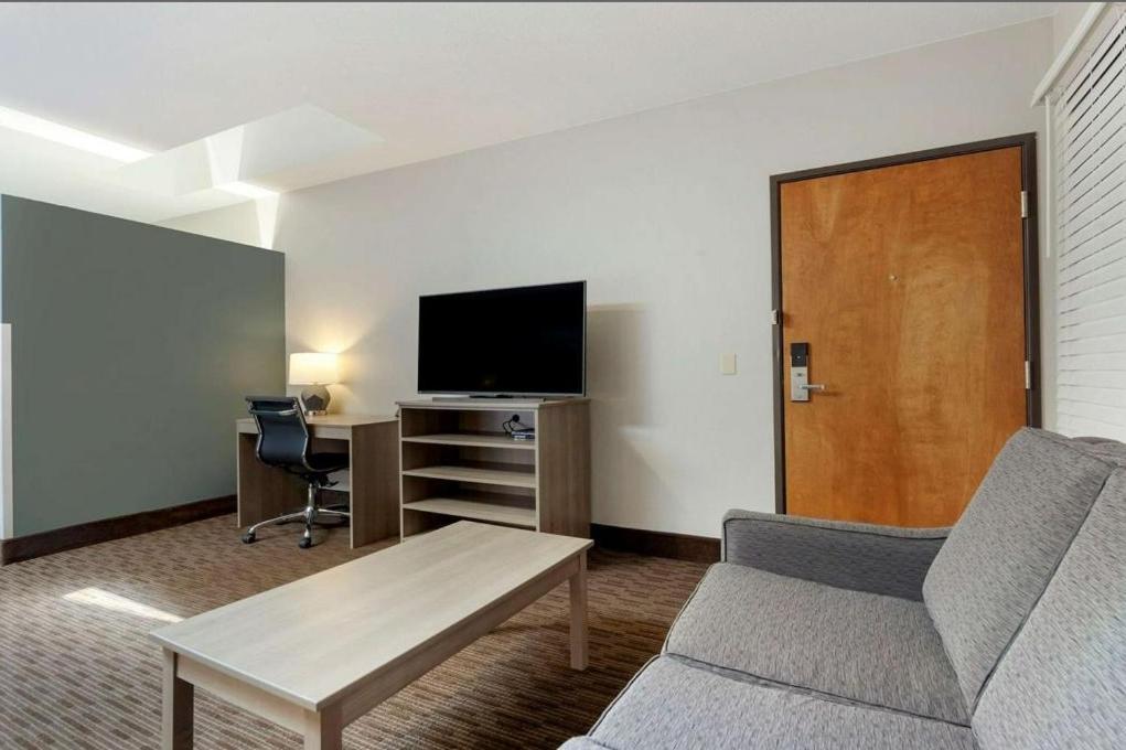 Clarion Pointe Hotel Tomah Exterior foto