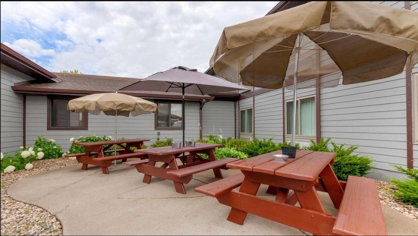 Clarion Pointe Hotel Tomah Exterior foto