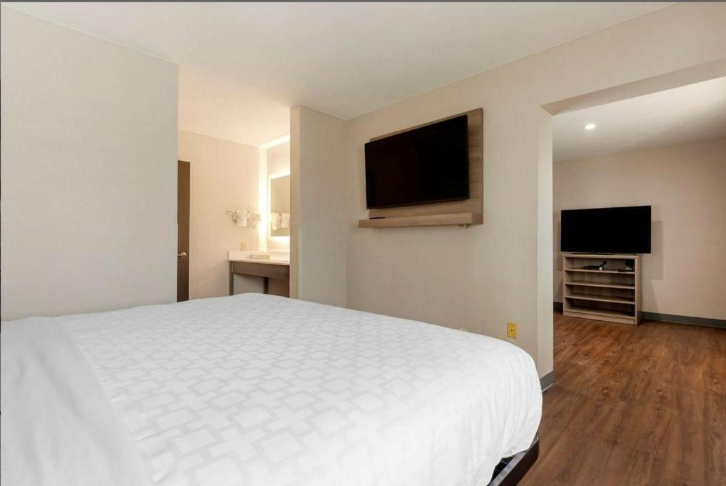 Clarion Pointe Hotel Tomah Exterior foto